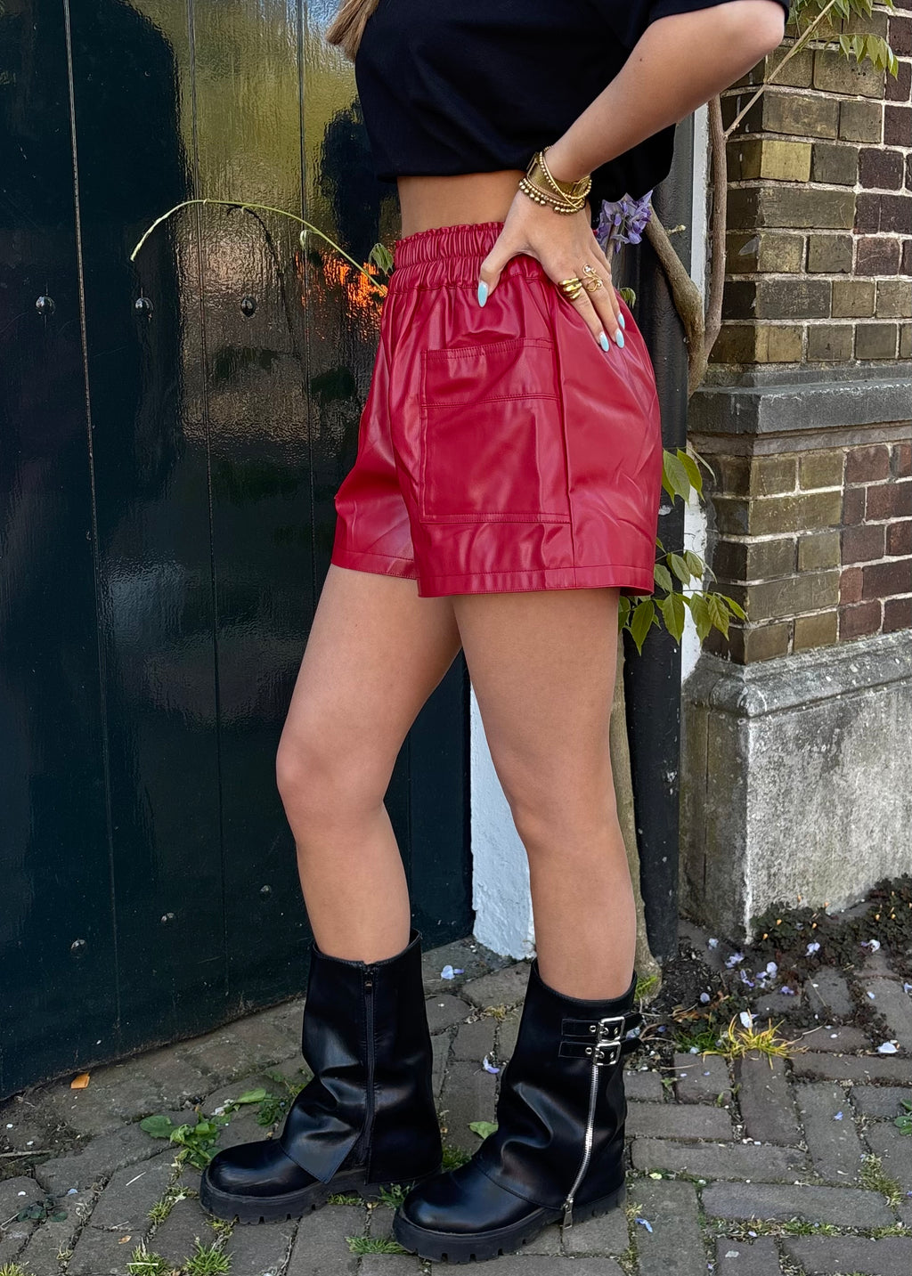 Cherry leather short - Red